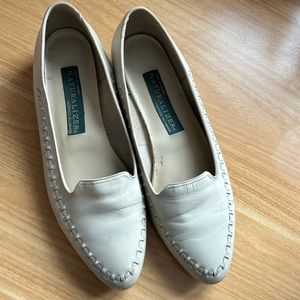 Size 9 leather Naturalizer loafers in good condition